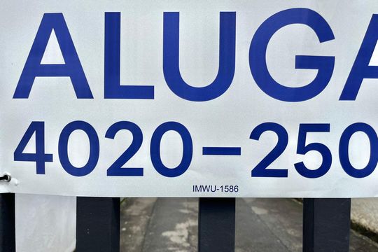 Plaquinha instalada  de casa para alugar com 2 quartos, 90m² em Vila da Saúde, São Paulo