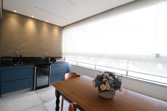 Varanda gourmet de apartamento para alugar com 3 quartos, 96m² em Osvaldo Rezende, Uberlândia