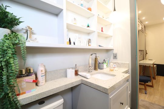 Banheiro do Quarto 1 de apartamento para alugar com 3 quartos, 96m² em Osvaldo Rezende, Uberlândia