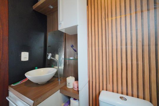 Banheiro  de casa de condomínio para alugar com 2 quartos, 59m² em Forquilhas, São José