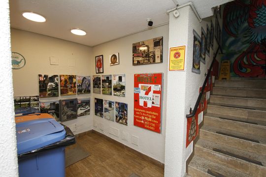 Hall de entrada de kitnet/studio para alugar com 1 quarto, 30m² em João Pinheiro, Belo Horizonte