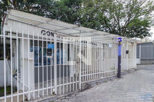 Fachada e portaria de apartamento à venda com 2 quartos, 63m² em Jardim Mariliza, São Paulo