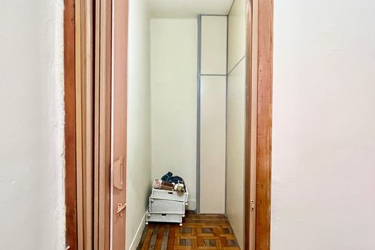 Closet da suíte  de apartamento para alugar com 2 quartos, 70m² em Lourdes, Belo Horizonte