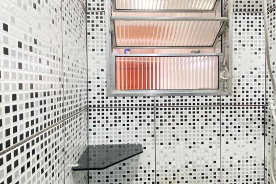 Banheiro 3 de casa para alugar com 2 quartos, 125m² em Baronesa, Osasco