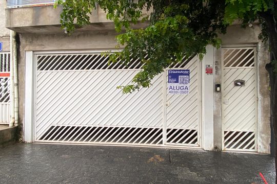 Fachada de casa para alugar com 2 quartos, 125m² em Baronesa, Osasco