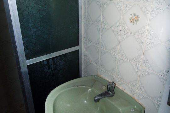 Banheiro de apartamento para alugar com 2 quartos, 59m² em Ramos, Rio de Janeiro