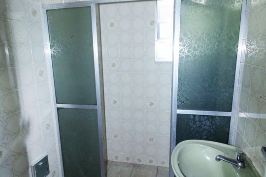 Banheiro de apartamento para alugar com 2 quartos, 59m² em Ramos, Rio de Janeiro