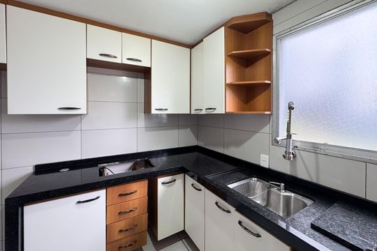 Cozinha de apartamento à venda com 2 quartos, 48m² em Santa Terezinha, São Bernardo do Campo