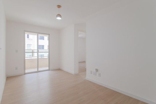 Apartamento à venda com 2 quartos, 58m² em Parque Sao Vicente, Mauá