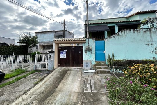 Fachada + placa de casa para alugar com 2 quartos, 196m² em Jardim Sulacap, Rio de Janeiro