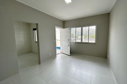Casa para alugar com 2 quartos, 196m² em Jardim Sulacap, Rio de Janeiro