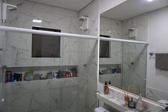 Banheiro do Corredor de casa à venda com 2 quartos, 173m² em Jardim das Orquideas, Americana