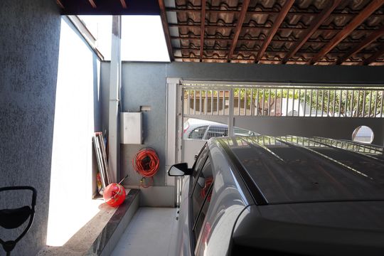 Garagem de casa à venda com 2 quartos, 173m² em Jardim das Orquideas, Americana