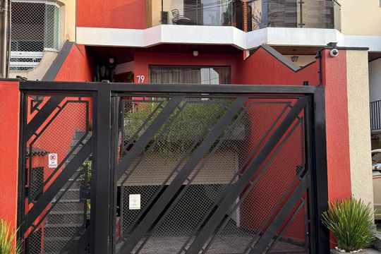 Fachada de casa à venda com 3 quartos, 268m² em Vila Dayse, São Bernardo do Campo
