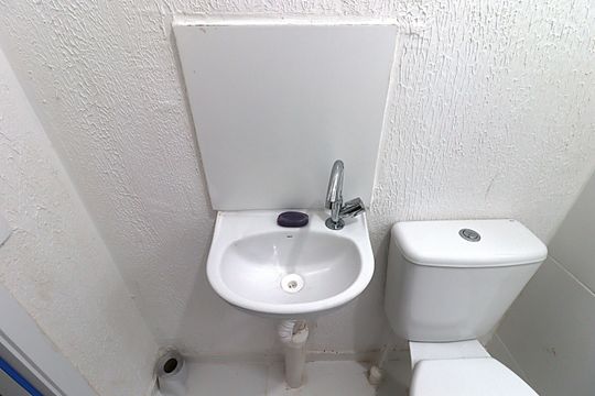 Banheiro  de apartamento para alugar com 2 quartos, 42m² em Passo das Pedras, Porto Alegre