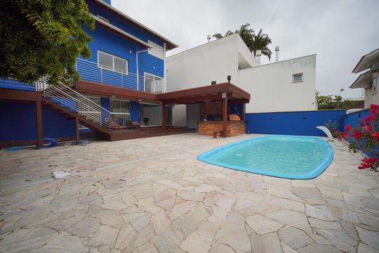 Piscina  de casa de condomínio para alugar com 4 quartos, 300m² em Santo Antonio de Lisboa, Florianópolis