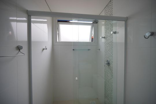 Banheiro  de casa de condomínio para alugar com 4 quartos, 300m² em Santo Antonio de Lisboa, Florianópolis