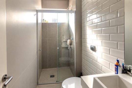 Banheiro de apartamento para alugar com 1 quarto, 37m² em Petrópolis, Porto Alegre