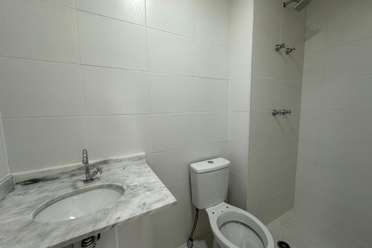 Banheiro da Suíte de apartamento para alugar com 2 quartos, 56m² em Nova Aldeinha, Barueri