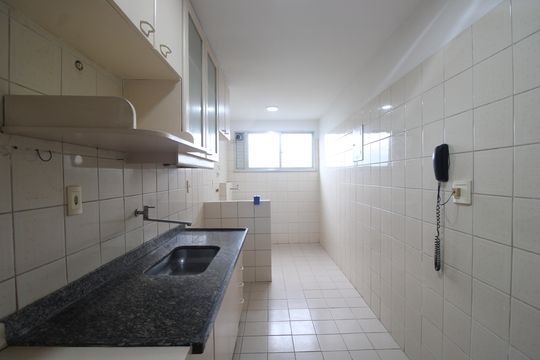 Cozinha de apartamento para alugar com 2 quartos, 65m² em Barra da Tijuca, Rio de Janeiro