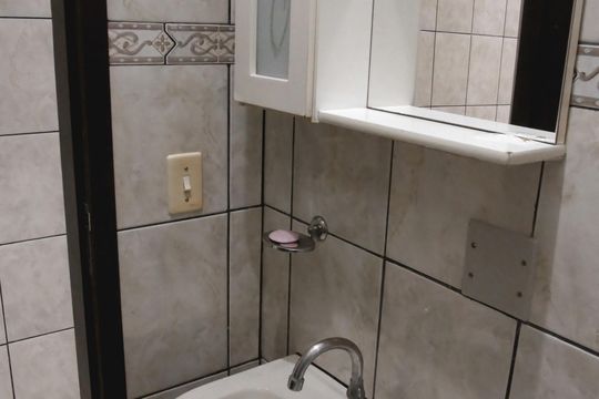 Banheiro 1 de casa para alugar com 2 quartos, 100m² em Vila Natal, São Paulo