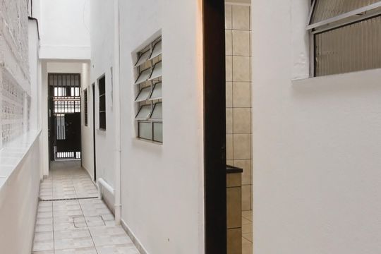 Corredor de casa para alugar com 2 quartos, 100m² em Vila Natal, São Paulo
