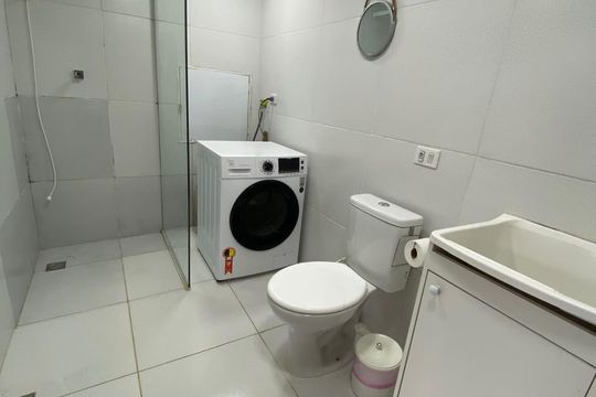 Banheiro de serviço de casa de condomínio para alugar com 3 quartos, 90m² em Jardim Santa Paula, Cotia