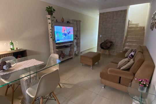 Sala de casa de condomínio para alugar com 3 quartos, 90m² em Jardim Santa Paula, Cotia