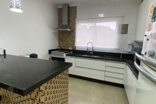Cozinha de casa de condomínio para alugar com 3 quartos, 90m² em Jardim Santa Paula, Cotia