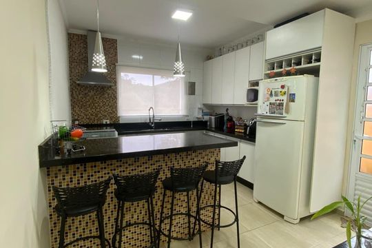 Cozinha de casa de condomínio para alugar com 3 quartos, 90m² em Jardim Santa Paula, Cotia