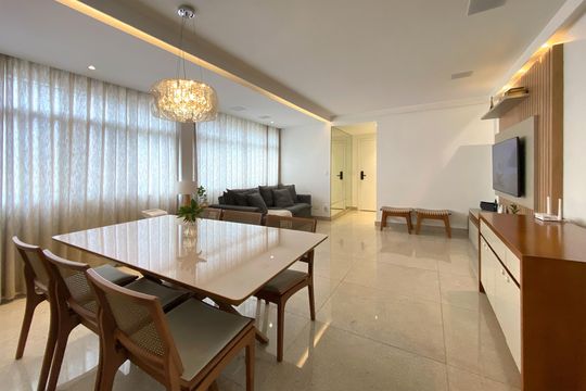 Apartamento à venda com 3 quartos, 105m² em Coracao de Jesus, Belo Horizonte