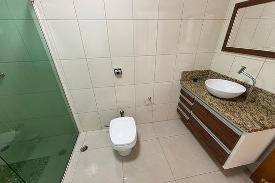Banheiro da Suíte de casa para alugar com 3 quartos, 470m² em Colônia, Ribeirão Pires