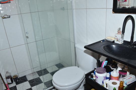 Banheiro de apartamento para alugar com 2 quartos, 45m² em Jardim Vitoria, Belo Horizonte