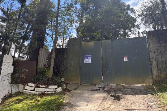 Placa  de apartamento para alugar com 2 quartos, 60m² em Balneário São Francisco, Diadema