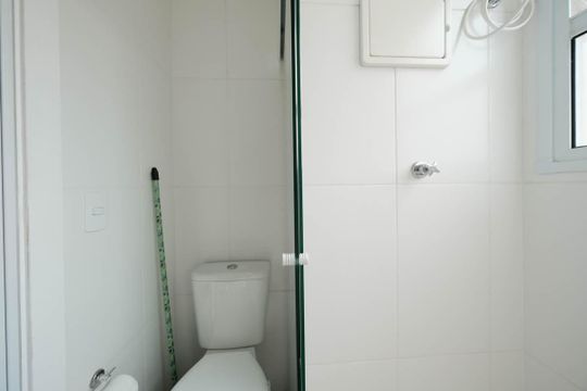Banheiro de apartamento para alugar com 2 quartos, 51m² em Jardim Maringa, São Paulo