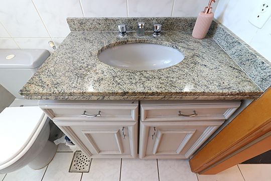 Banheiro Social de apartamento para alugar com 2 quartos, 94m² em Petrópolis, Porto Alegre
