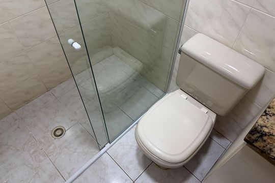 Banheiro da Suíte de apartamento para alugar com 2 quartos, 80m² em Embaré, Santos