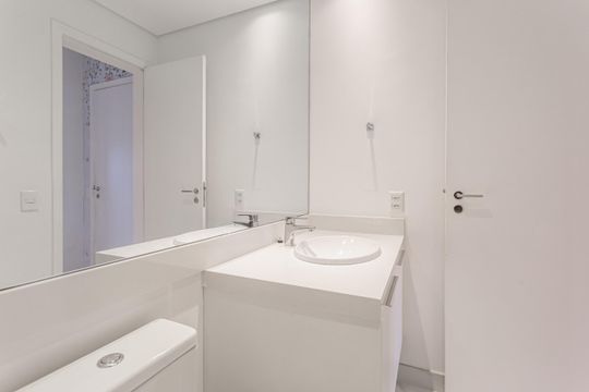 Banheiro da Suíte 1 de apartamento à venda com 3 quartos, 126m² em Indianópolis, São Paulo