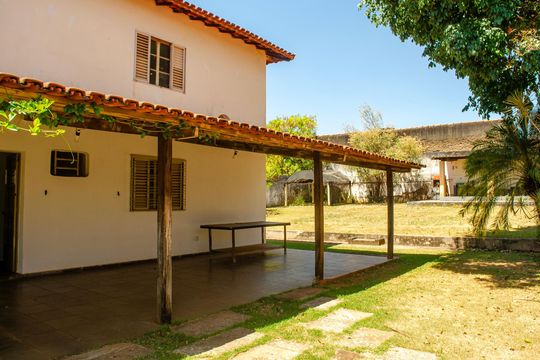 Varanda de casa à venda com 5 quartos, 190m² em Elísio Campos, Goiânia