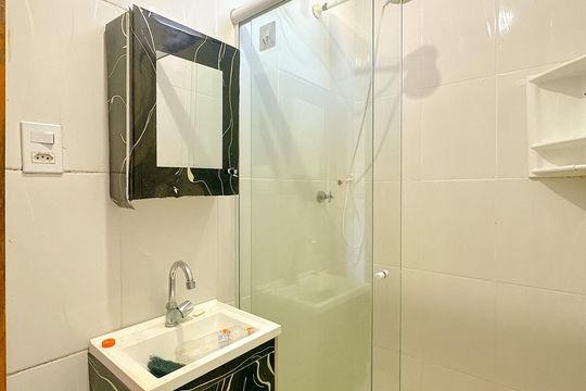 Banheiro de apartamento para alugar com 2 quartos, 70m² em Cachoeira do Bom Jesus, Florianópolis