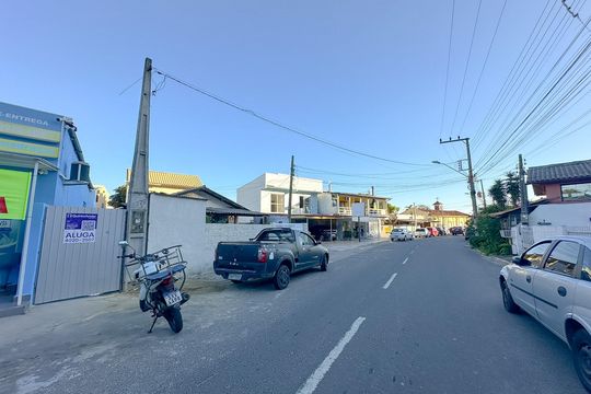 Vista da Rua de apartamento para alugar com 2 quartos, 70m² em Cachoeira do Bom Jesus, Florianópolis