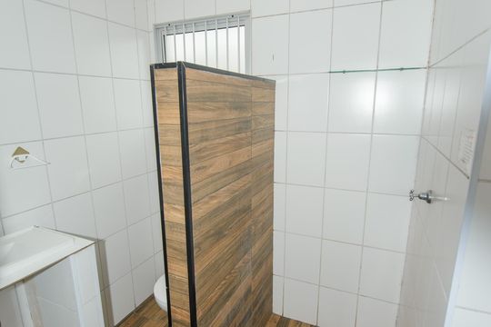 Banheiro de apartamento para alugar com 2 quartos, 50m² em Vila dos Comerciários 2, Taubaté