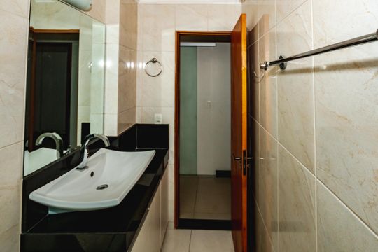 Banheiro Social de apartamento para alugar com 2 quartos, 72m² em Califórnia, Belo Horizonte