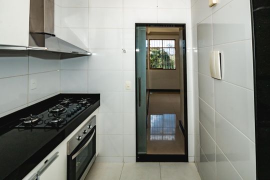 Cozinha de apartamento para alugar com 2 quartos, 72m² em Califórnia, Belo Horizonte
