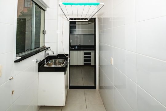 Área de Serviço de apartamento para alugar com 2 quartos, 72m² em Califórnia, Belo Horizonte
