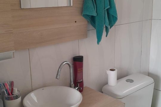 Banheiro de apartamento para alugar com 2 quartos, 47m² em Hípica, Porto Alegre