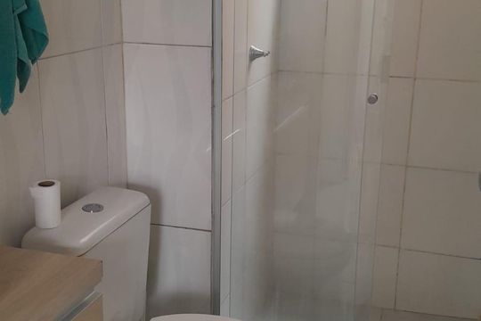 Banheiro de apartamento para alugar com 2 quartos, 47m² em Hípica, Porto Alegre