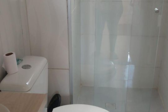Banheiro de apartamento para alugar com 2 quartos, 47m² em Hípica, Porto Alegre