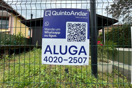 Placa  de casa para alugar com 3 quartos, 170m² em Rio Tavares, Florianópolis