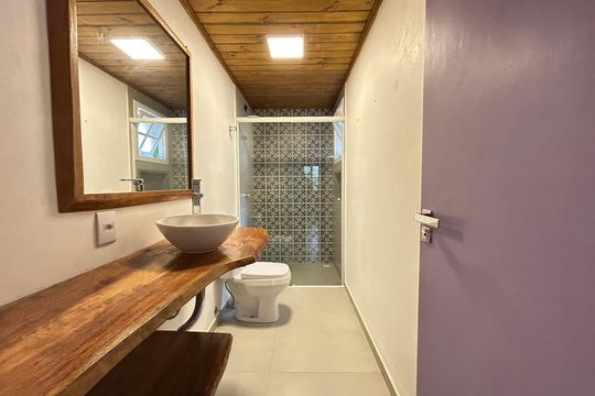 Banheiro de casa para alugar com 3 quartos, 170m² em Rio Tavares, Florianópolis